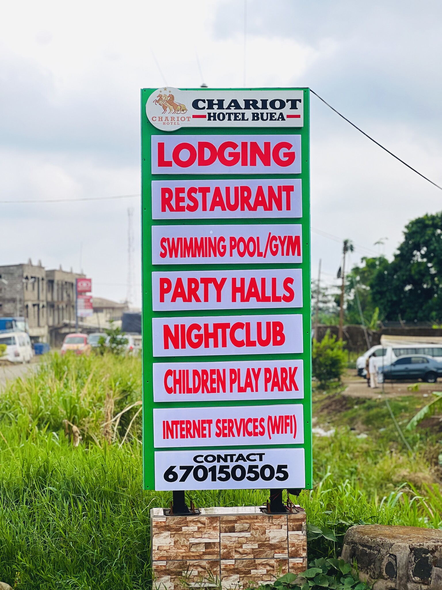 Chariot Hotel pool and exterior